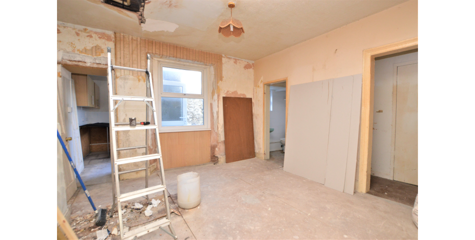 **LOOSELY ARRANGED AS TWO ONE BEDROOM FLATS**