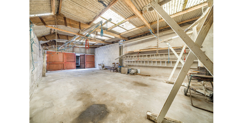 WORKSHOP/GARAGE IN CENTRAL EAST LOOE, CORNWALL