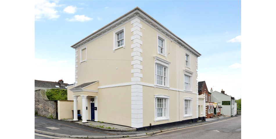 Well Presented One Bedroom Apartment Centrally Located In Newton Abbot
