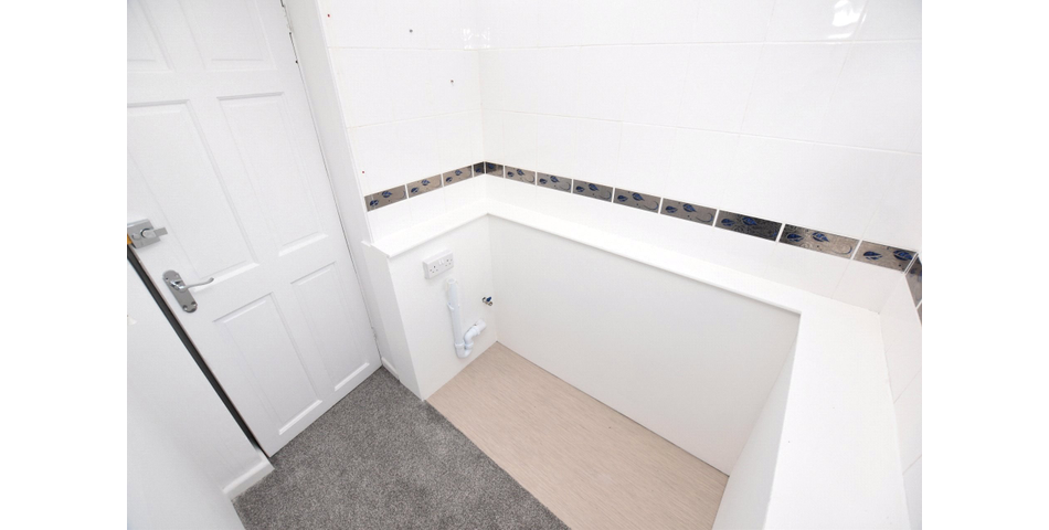 Well Presented One Bedroom Apartment Centrally Located In Newton Abbot