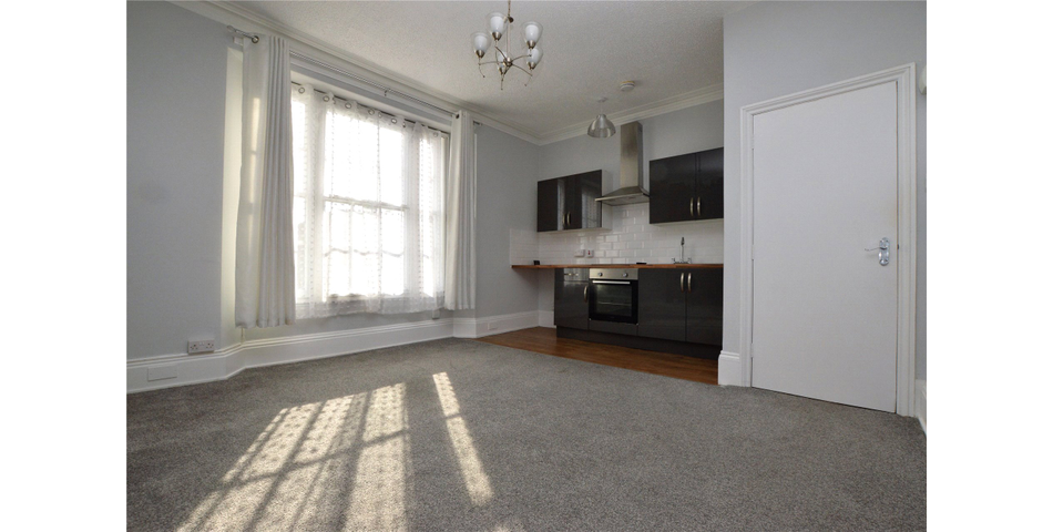 Well Presented One Bedroom Apartment Centrally Located In Newton Abbot