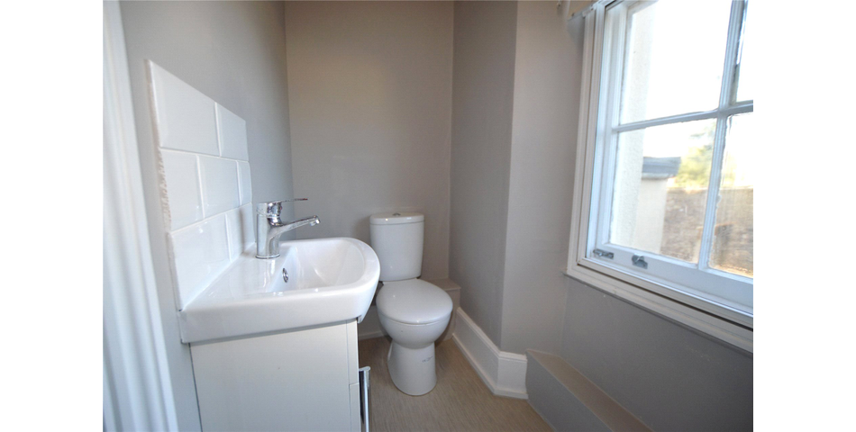 Well Presented One Bedroom Apartment Centrally Located In Newton Abbot