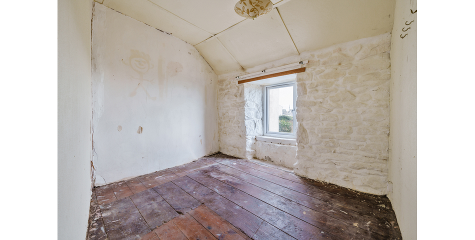 RENOVATION PROJECT SET WITHIN A DESIRABLE VILLAGE SETTING!