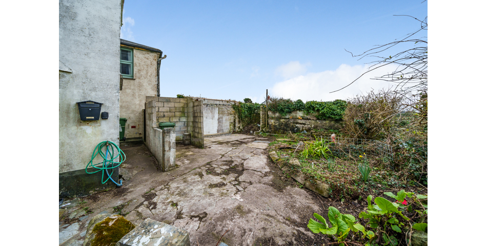 RENOVATION PROJECT SET WITHIN A DESIRABLE VILLAGE SETTING!