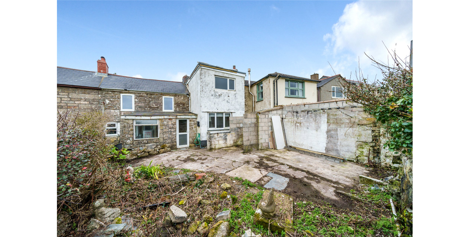 RENOVATION PROJECT SET WITHIN A DESIRABLE VILLAGE SETTING!
