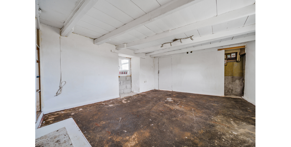 RENOVATION PROJECT SET WITHIN A DESIRABLE VILLAGE SETTING!