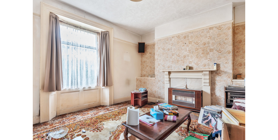 4 Bedroom Mid Terraced