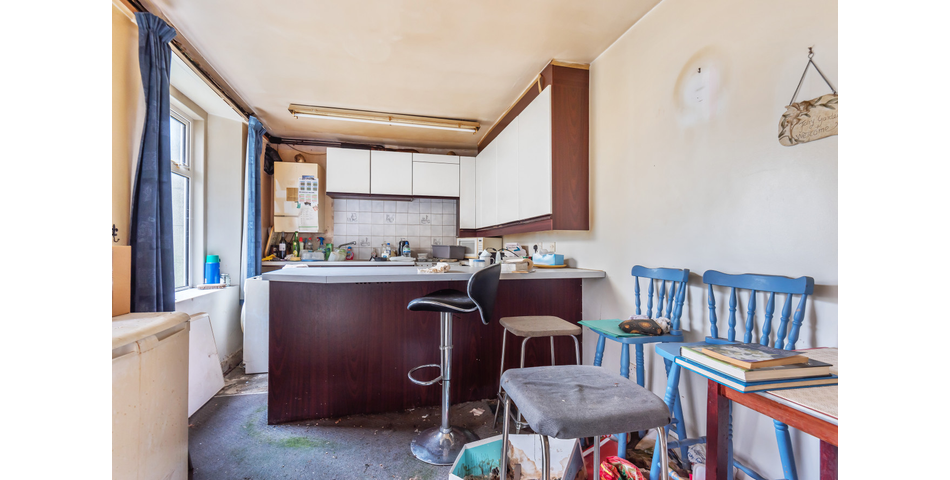 4 Bedroom Mid Terraced