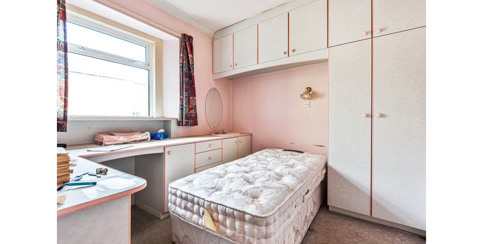 4 Bedroom Mid Terraced