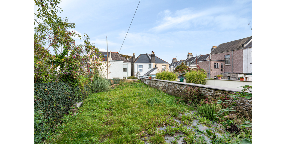 4 Bedroom Mid Terraced