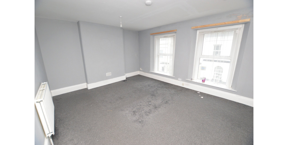 FOR SALE VIA BRADLEYS ONLINE AUCTION 12PM 24TH MARCH 2023. VIRTUAL TOUR AVAILABLE.
