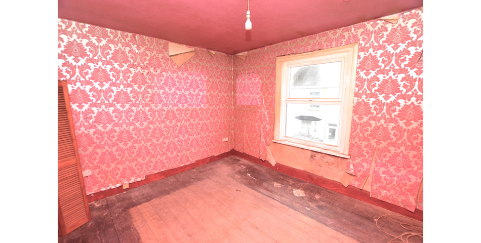 FOR SALE VIA BRADLEYS ONLINE AUCTION 12PM  22ND JANUARY 2024.