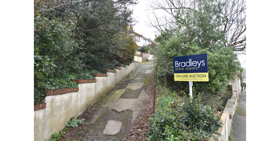 Four Bedroom Semi Detached House For Modernisation