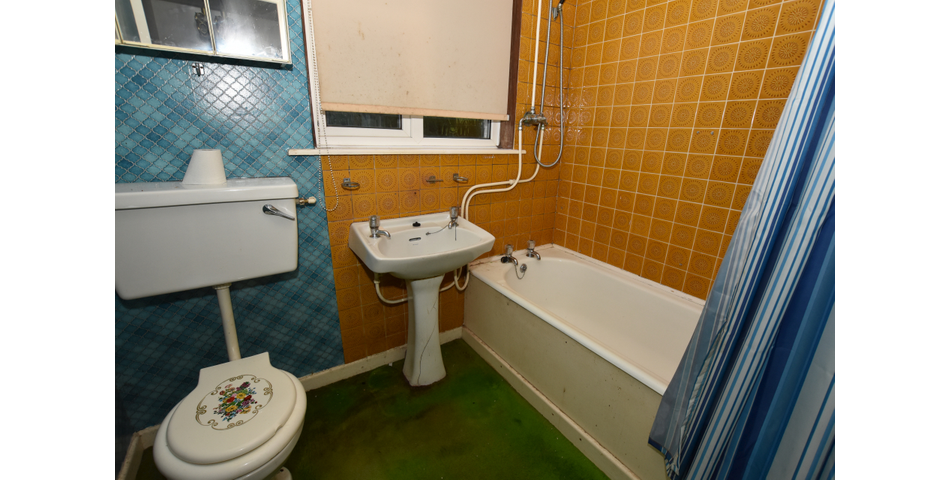 Four Bedroom Semi Detached House For Modernisation