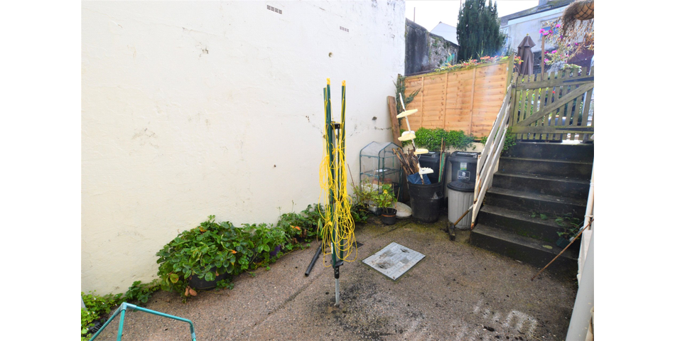 FOR SALE VIA BRADLEYS ONLINE AUCTION 2PM 8TH DECEMBER 2022. VIRTUAL TOUR AVAILABLE.