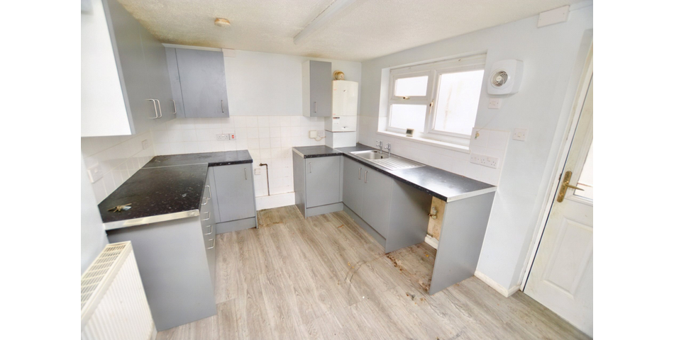 FOR SALE VIA BRADLEYS ONLINE AUCTION 12PM 19TH DECEMBER 2023.