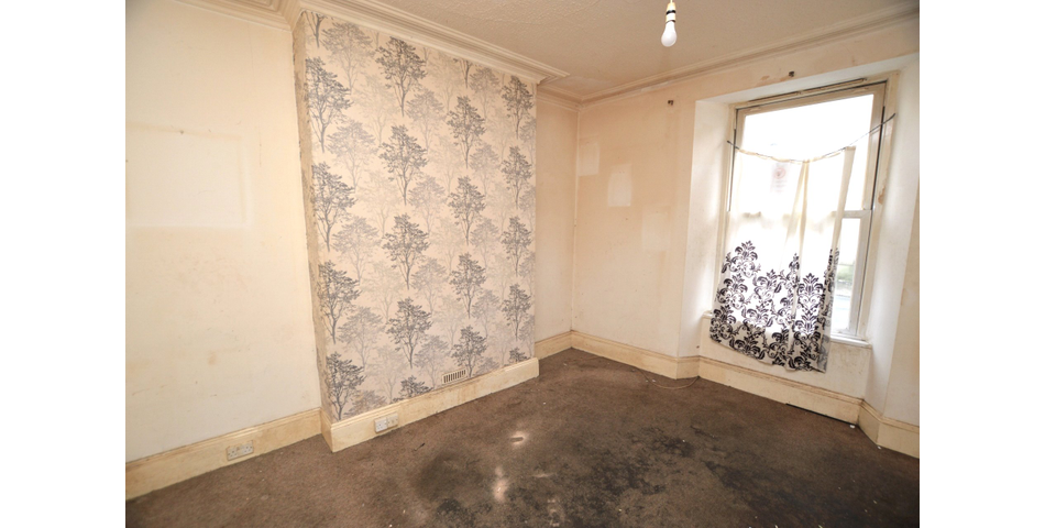 FOR SALE VIA BRADLEYS ONLINE AUCTION 12PM 19TH DECEMBER 2023.