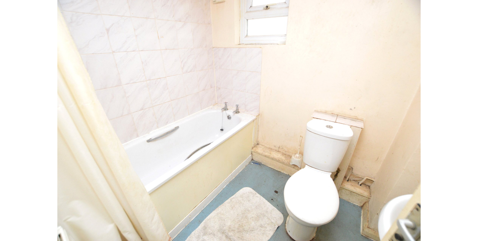 FOR SALE VIA BRADLEYS ONLINE AUCTION 12PM 19TH DECEMBER 2023.