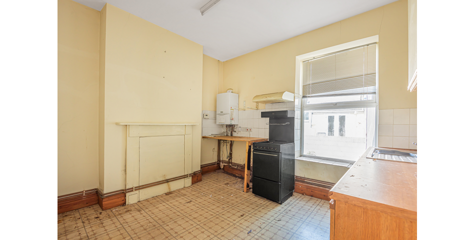 Commercial Unit Offering Planning Potential For Residential Usage