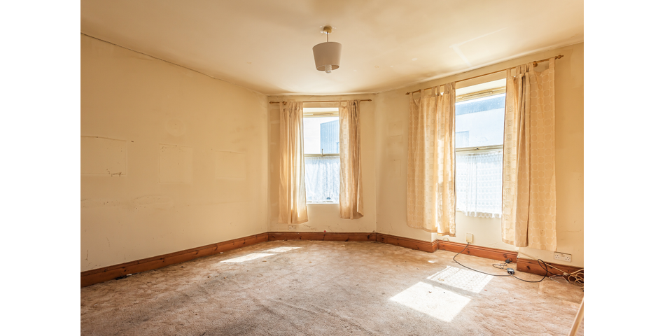 Commercial Unit Offering Planning Potential For Residential Usage