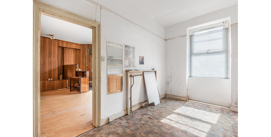 Commercial Unit Offering Planning Potential For Residential Usage