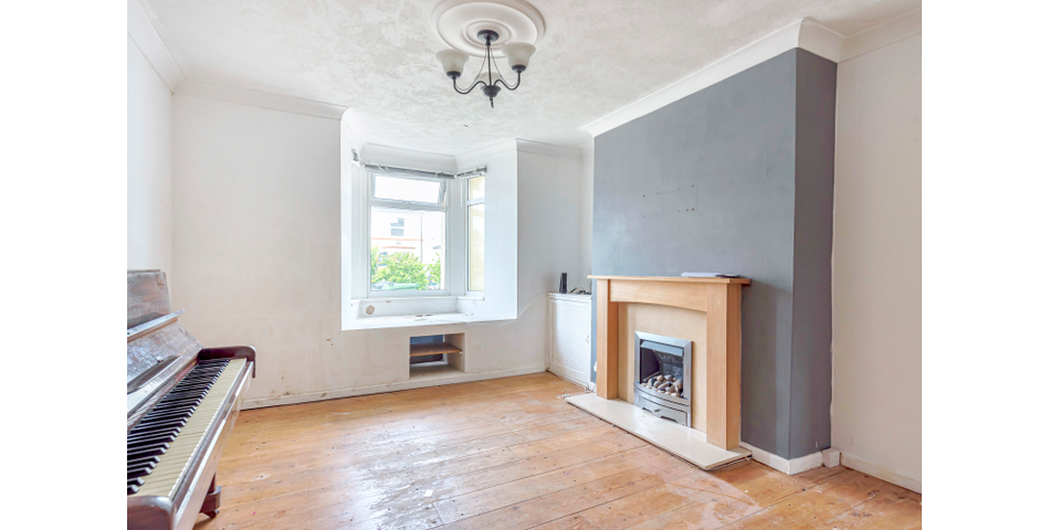 Centrally Located, for providing easy access to the neighbouring towns of Plympton & Plymstock