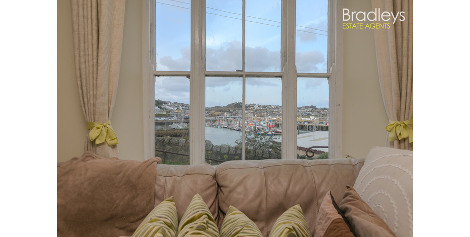 2 Harbour View, Green Rocks, Newlyn, TR18 5JZ