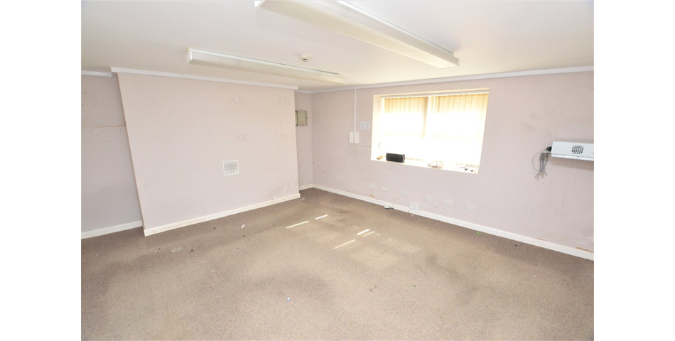 FOR SALE VIA BRADLEYS ONLINE AUCTION 10AM 26TH OCTOBER 2021. VIRTUAL TOUR AVAILABLE.