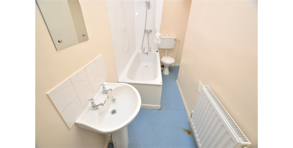 FOR SALE VIA BRADLEYS ONLINE AUCTION 10AM 26TH OCTOBER 2021. VIRTUAL TOUR AVAILABLE.
