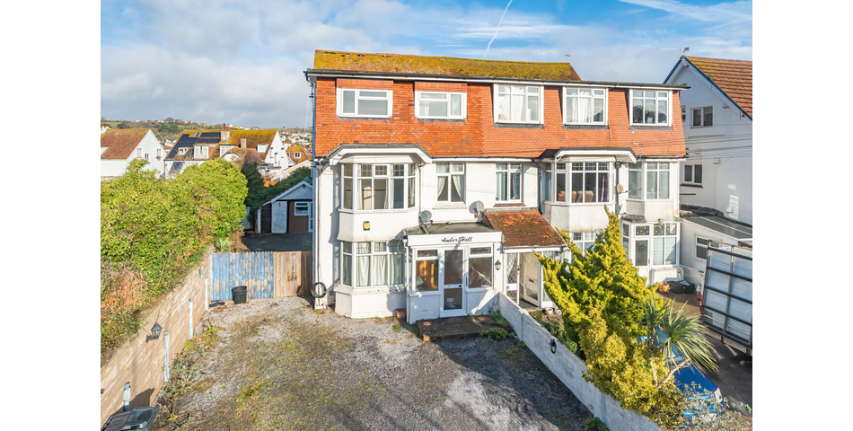 A Flexible Family Home Currently Set As 5 Units