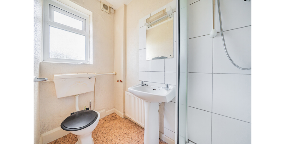 A Flexible Family Home Currently Set As 5 Units