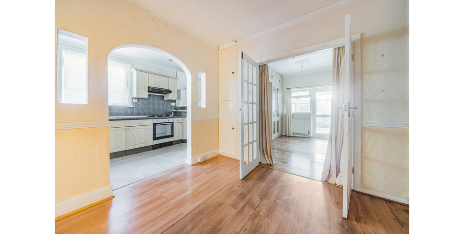 A Flexible Family Home Currently Set As 5 Units