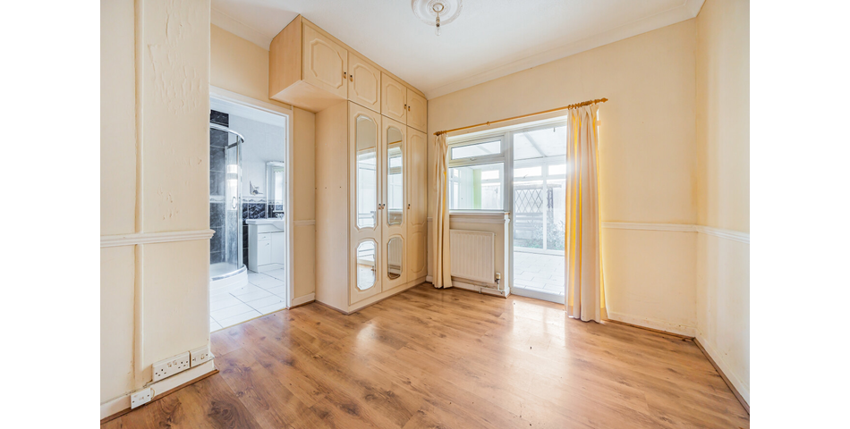 A Flexible Family Home Currently Set As 5 Units