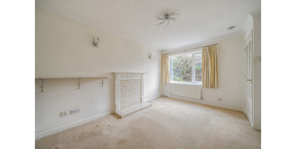 2 bedroom semi-detached home with garden and parking in Bovey Tracey