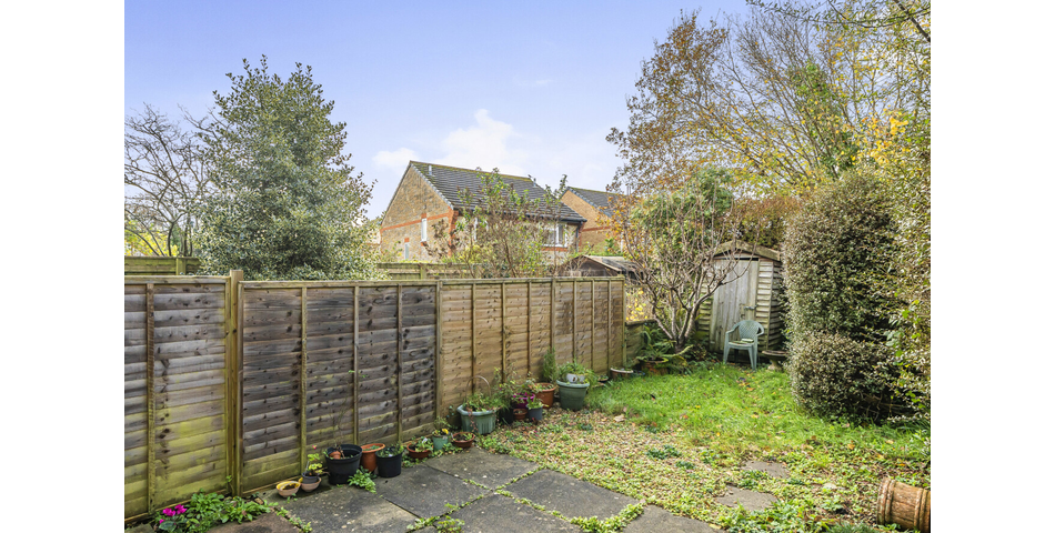 2 bedroom semi-detached home with garden and parking in Bovey Tracey