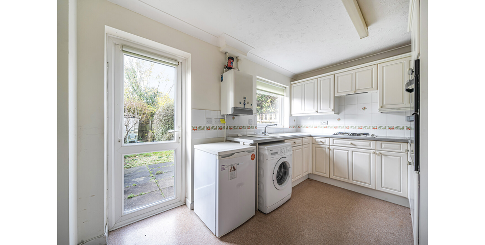 2 bedroom semi-detached home with garden and parking in Bovey Tracey