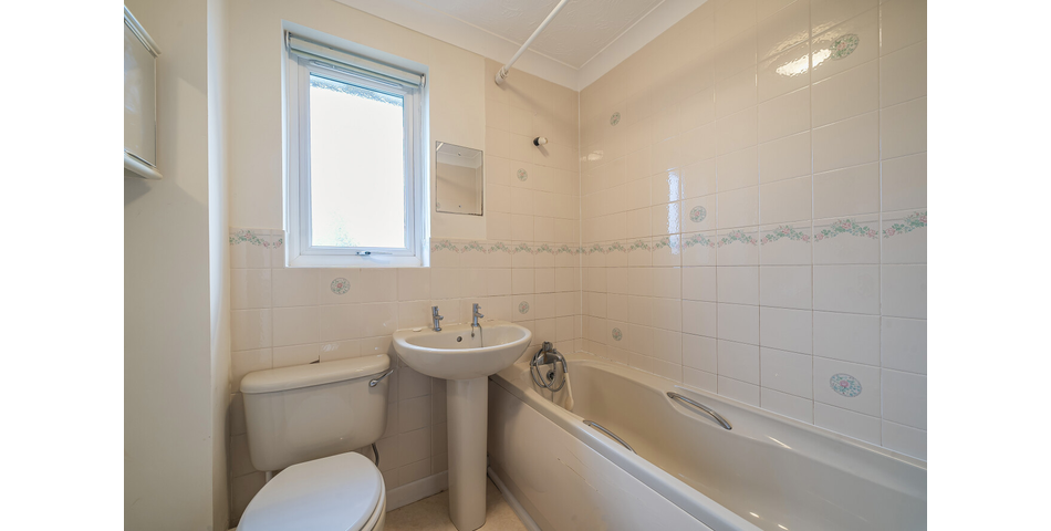 2 bedroom semi-detached home with garden and parking in Bovey Tracey
