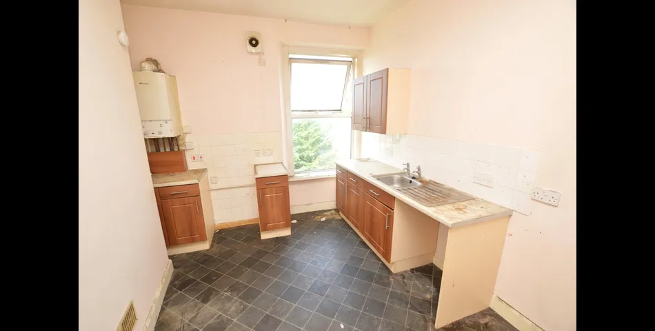 FOR SALE VIA BRADLEYS TRADITIONAL ONLINE AUCTION 11AM 23RD JULY 2025.