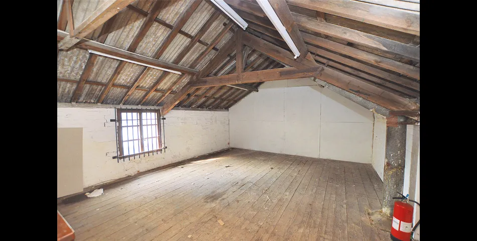 Mid-terrace storage building