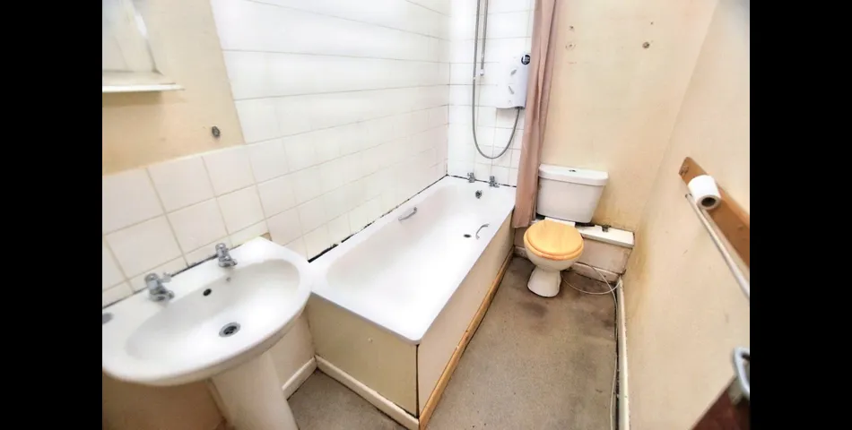 FOR SALE VIA BRADLEYS ONLINE AUCTION 10AM 28TH JANUARY 2025.
