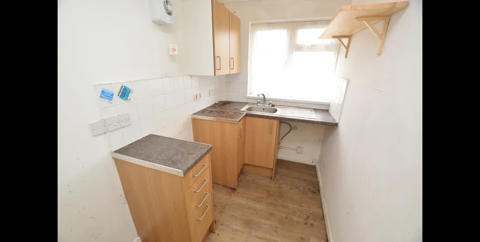 FOR SALE VIA BRADLEYS TRADITIONAL ONLINE AUCTION 10AM 12TH AUGUST 2025