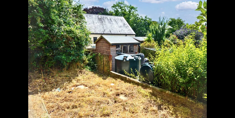 FOR SALE VIA BRADLEYS TRADITIONAL ONLINE AUCTION 10AM 12TH AUGUST 2025