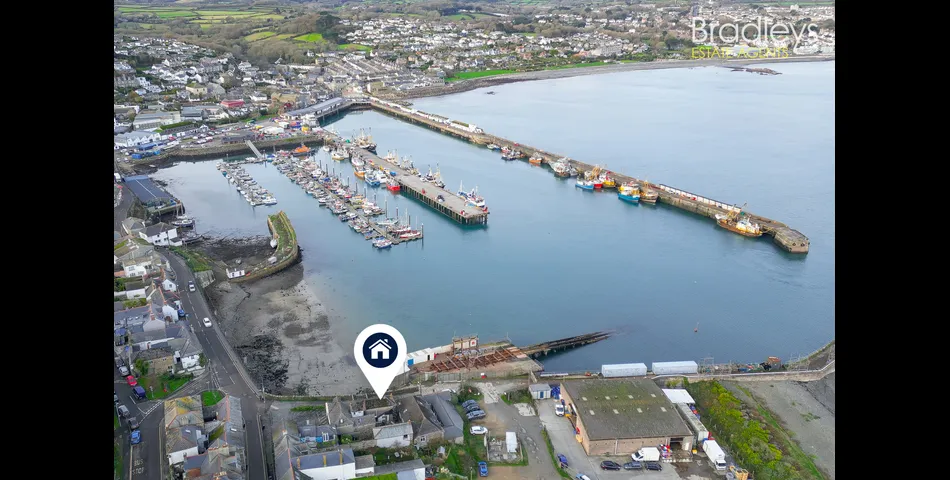 2 Harbour View, Green Rocks, Newlyn, TR18 5JZ
