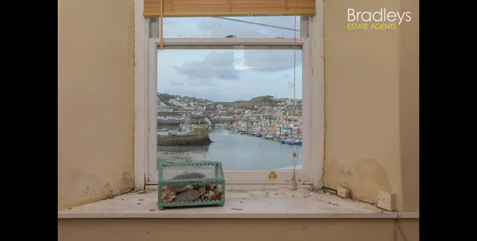 2 Harbour View, Green Rocks, Newlyn, TR18 5JZ
