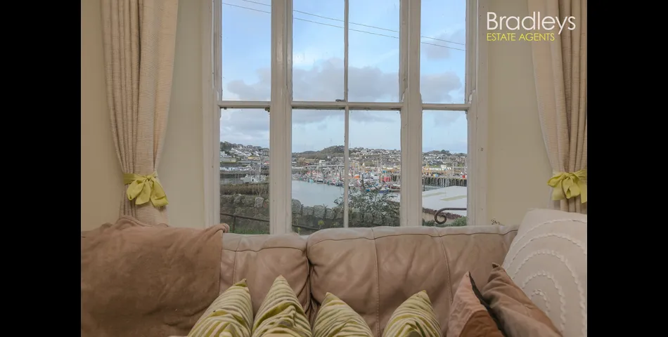 2 Harbour View, Green Rocks, Newlyn, TR18 5JZ