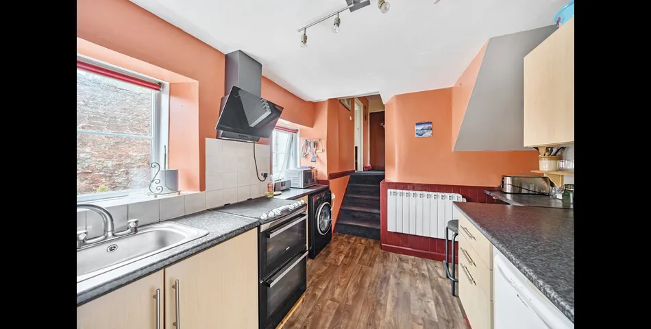 1 Bedroom Maisonette With Private Garden