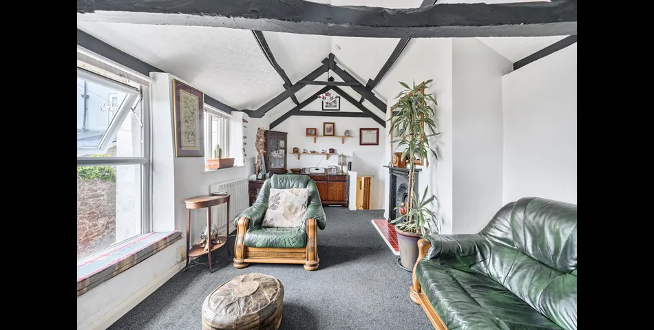 1 Bedroom Maisonette With Private Garden
