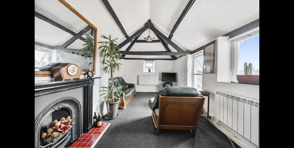 1 Bedroom Maisonette With Private Garden
