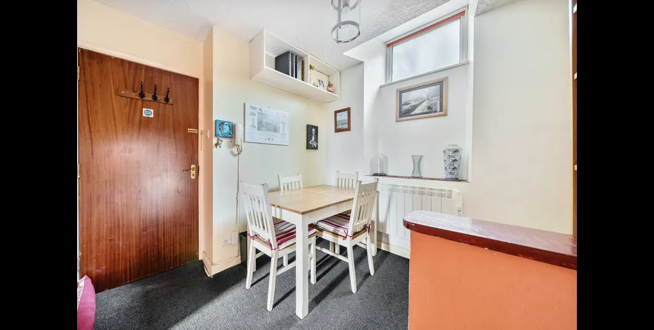 1 Bedroom Maisonette With Private Garden