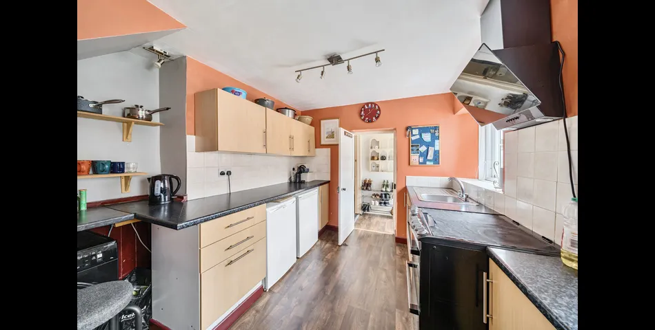 1 Bedroom Maisonette With Private Garden